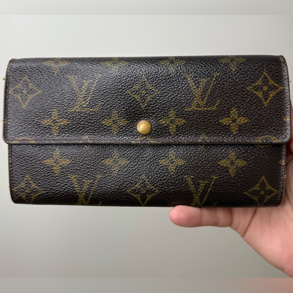 LOUIS VUITTON Monogram Sarah Wallet with Dust bag EUC